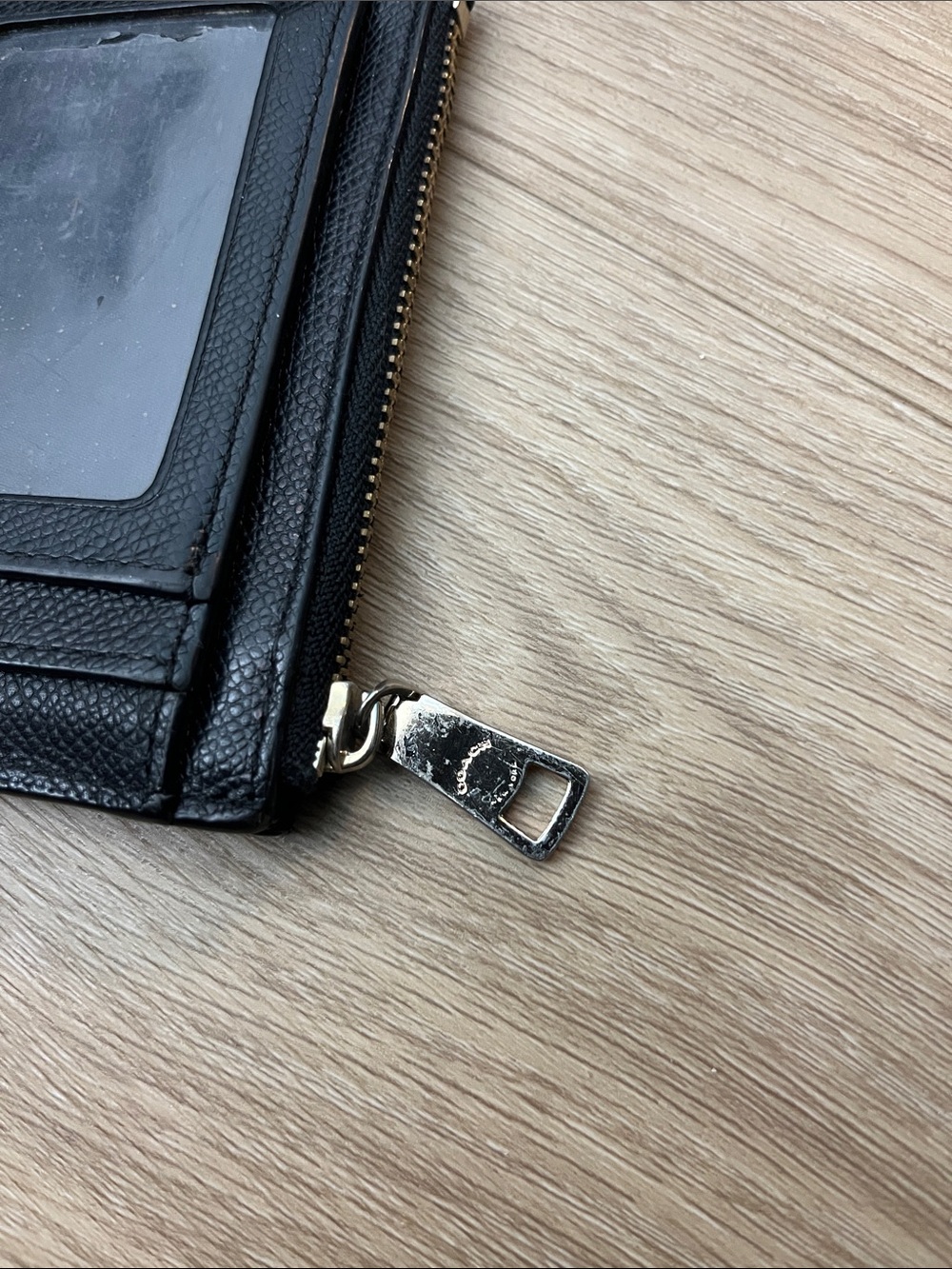 Coach wallet with ID pocket (cracked), 2 pockets and a zipper coin pocket - Picture 5 of 6